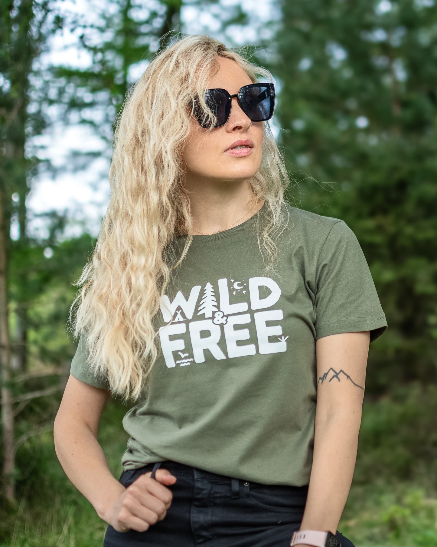 'Wild & Free' T-shirt in Khaki